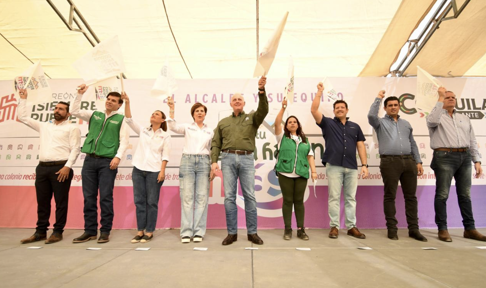 Llevan la brigada municipal a la colonia Braulio Fernández Aguirre y anuncia construcción de techumbre