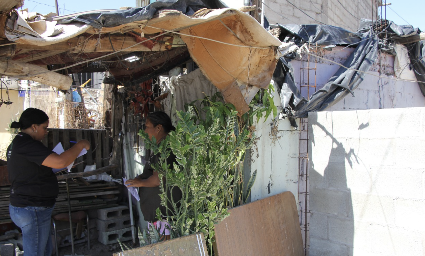 Realizan entrega preventiva de hule ante pronóstico de lluvias