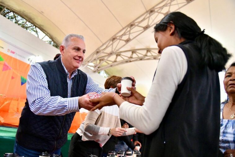 Román Alberto Cepeda González celebra el Día de la Candelaria con familias de Torreón