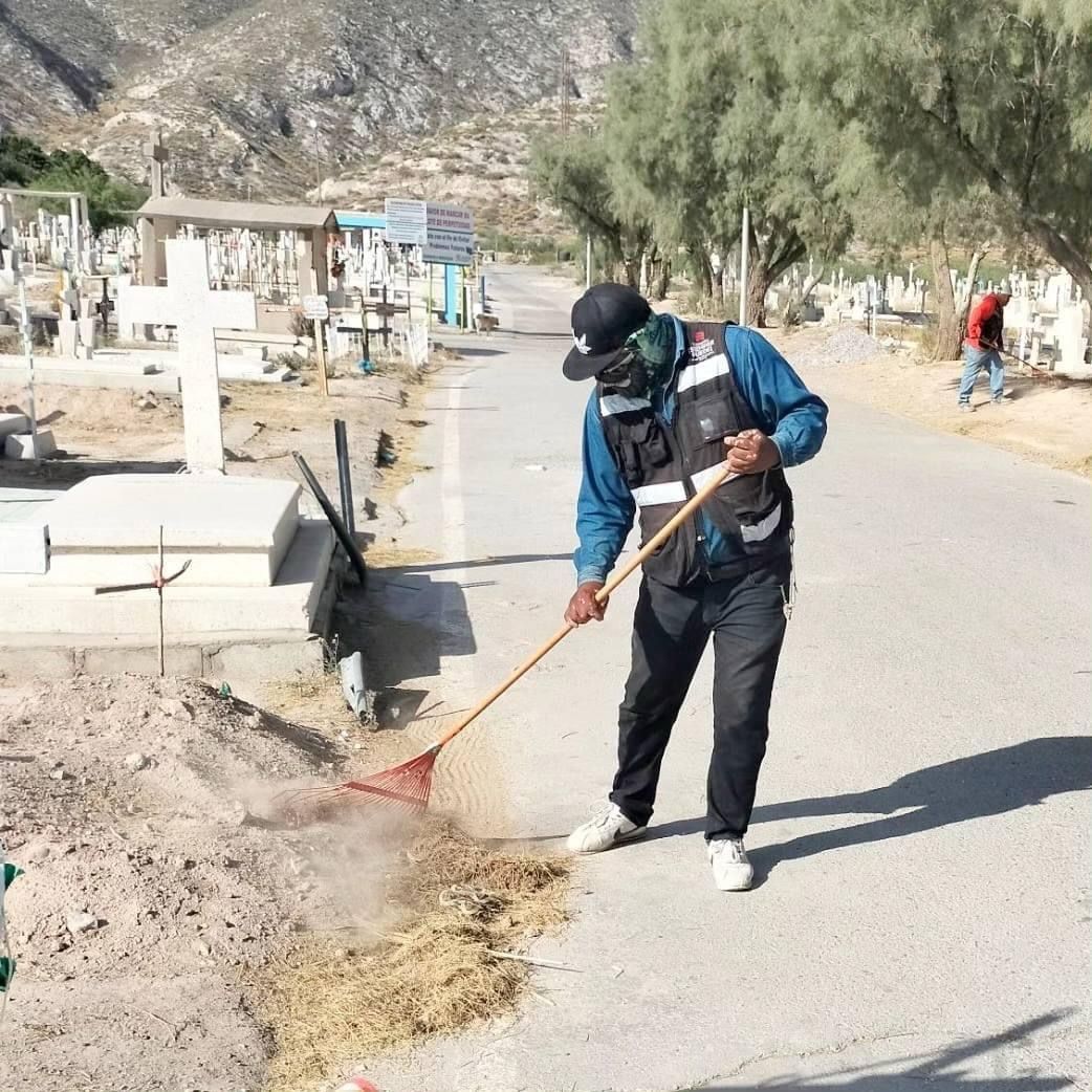 Refuerzan mantenimiento en panteones previo al Día de la Madre