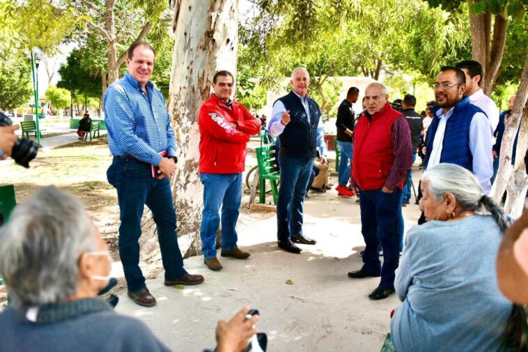 Román Alberto Cepeda González supervisa brigada de servicios en el ejido La Partida