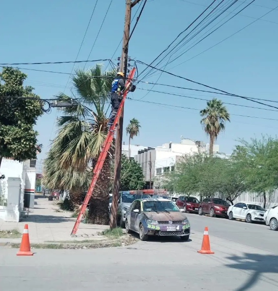 Sostienen reunión para retirar cableado caído de empresas de comunicaciones