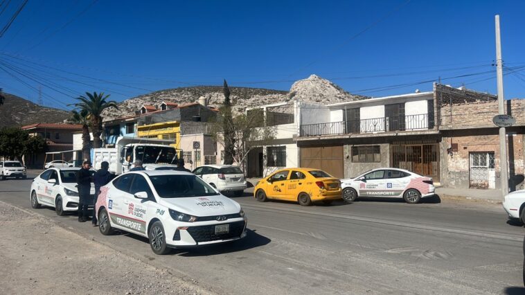 Revisan que unidades de transporte público circulen con documentos en regla