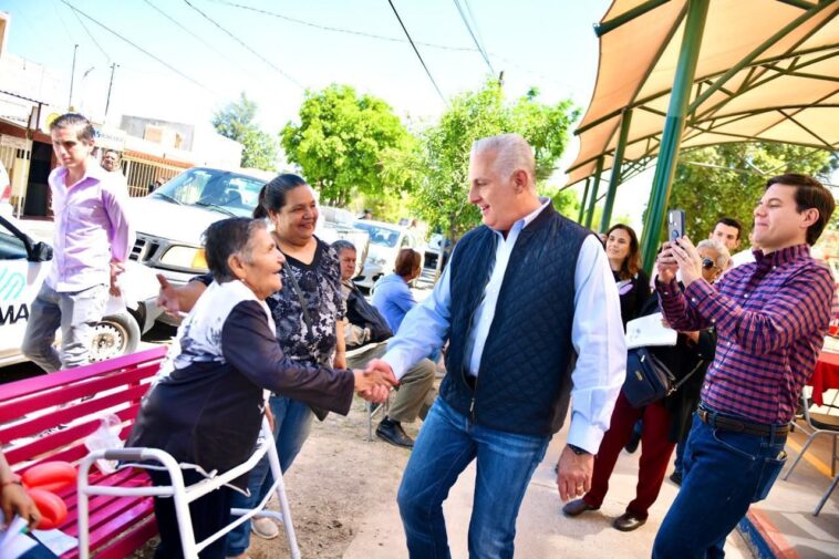 Román Alberto Cepeda González supervisa brigada de servicios en el ejido La Merced