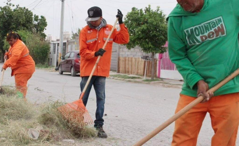 Realizan labores de limpieza al oriente de Torreón