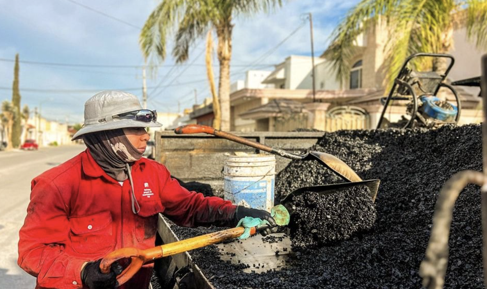 Atienden más de 140 colonias de Torreón con acciones de bacheo