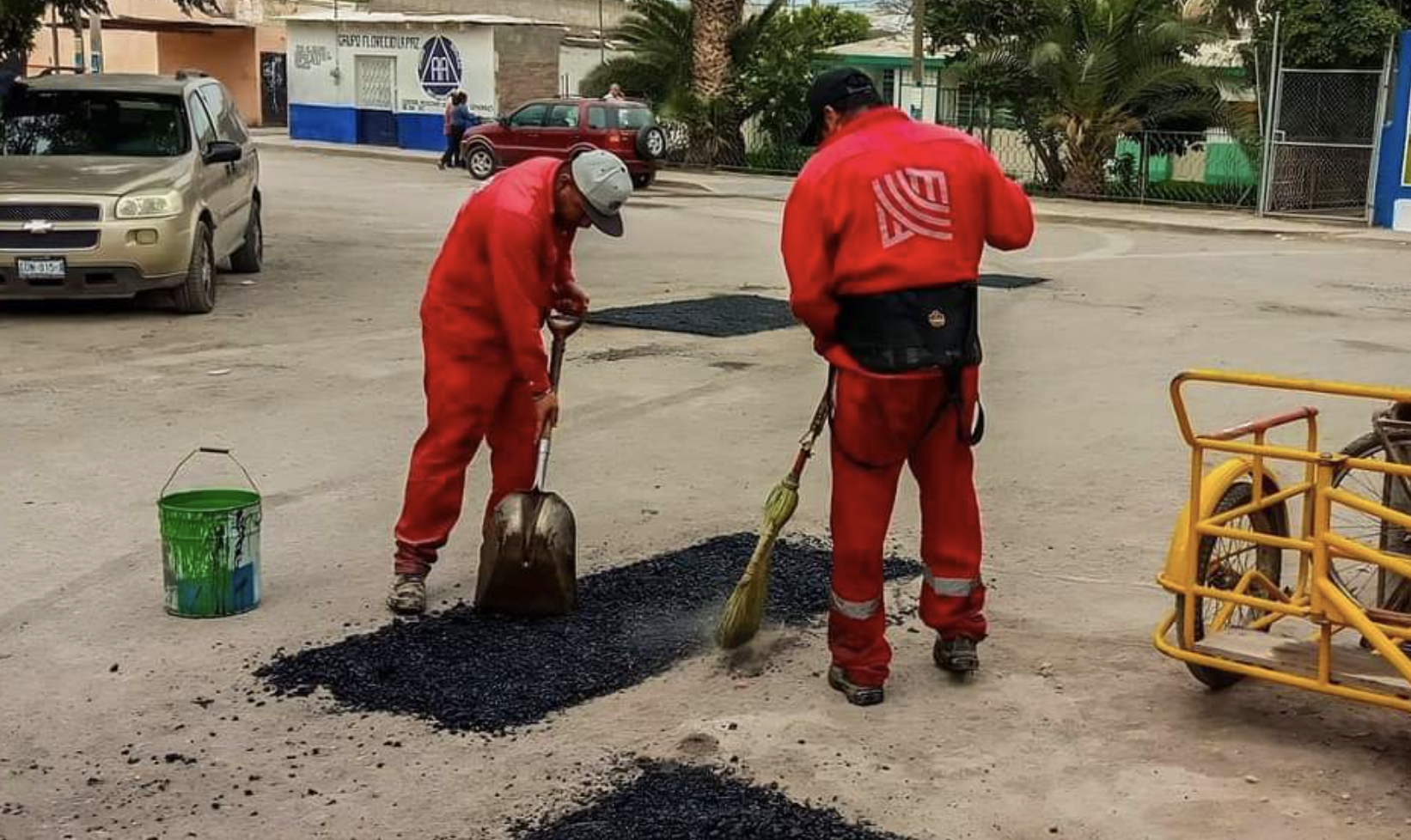 Llevan trabajos de bacheo a ejidos de Torreón