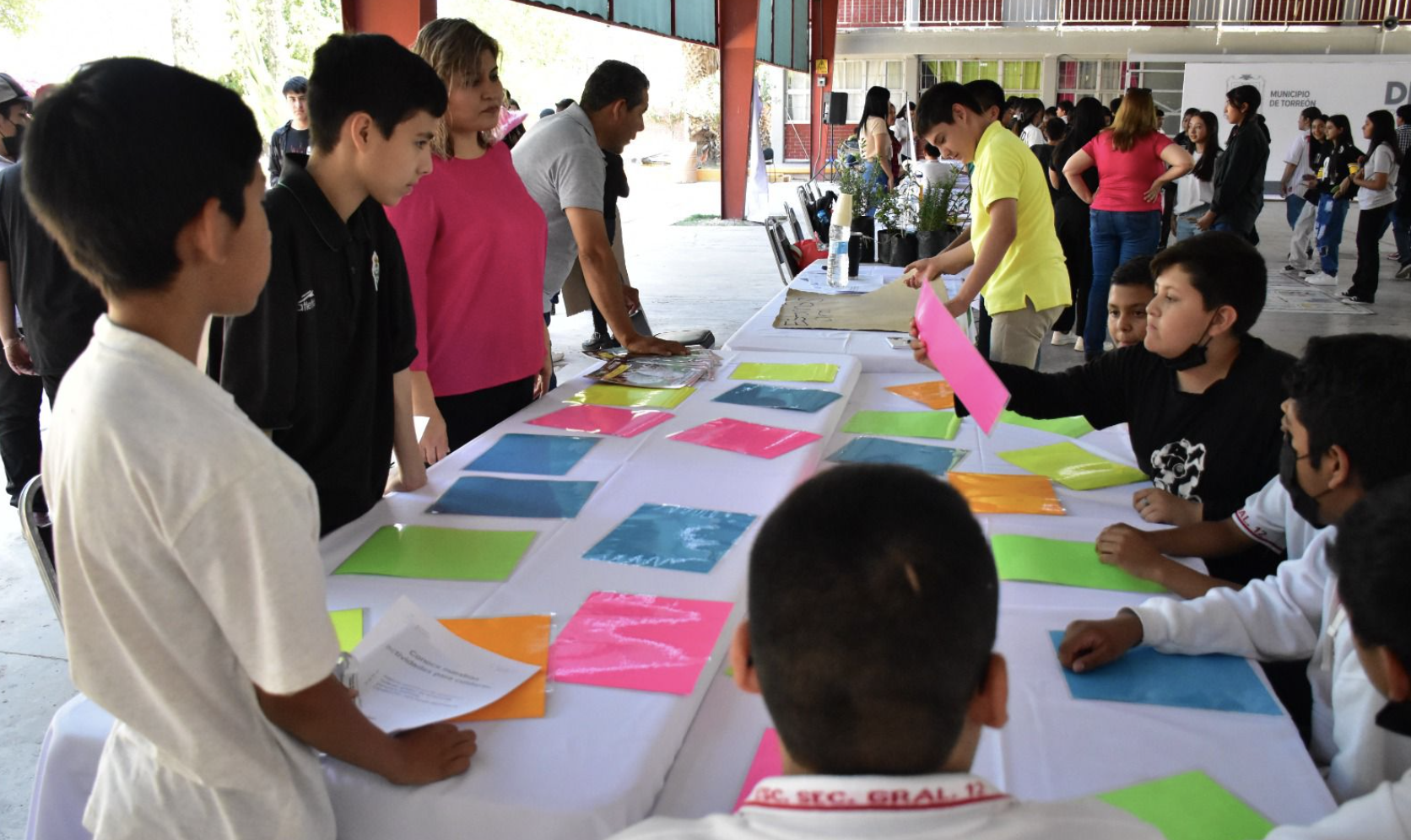 Realizan feria interactiva de derechos humanos para adolescentes