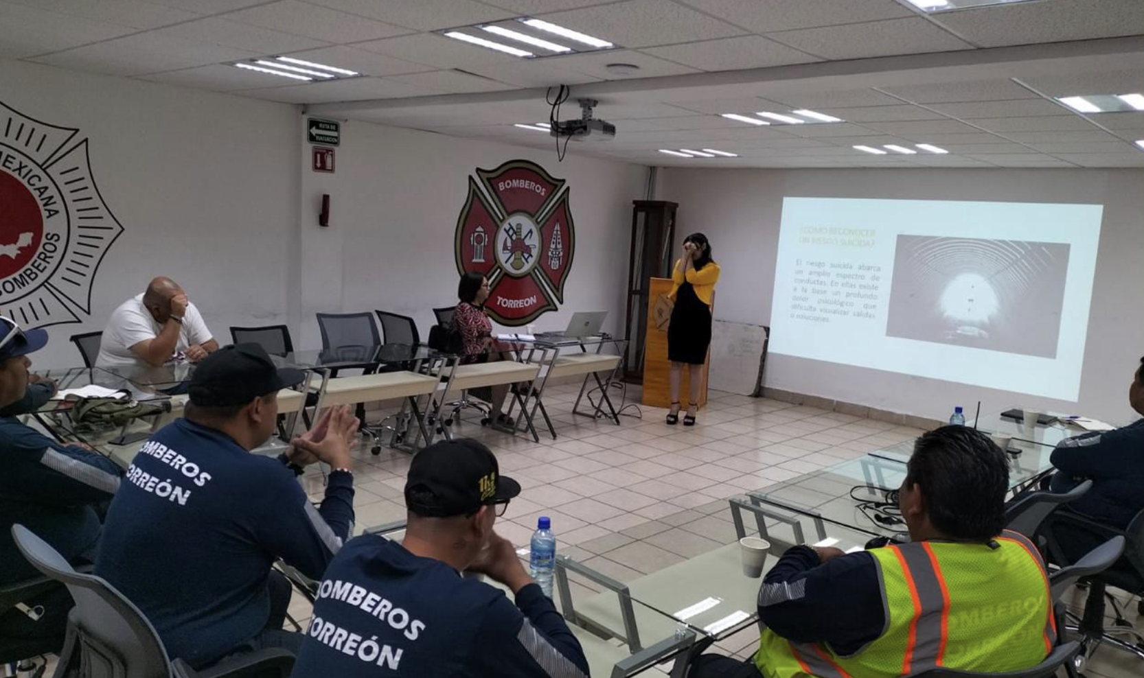 Elementos de Protección Civil y Bomberos se capacitan para la atención de personas con intención suicida