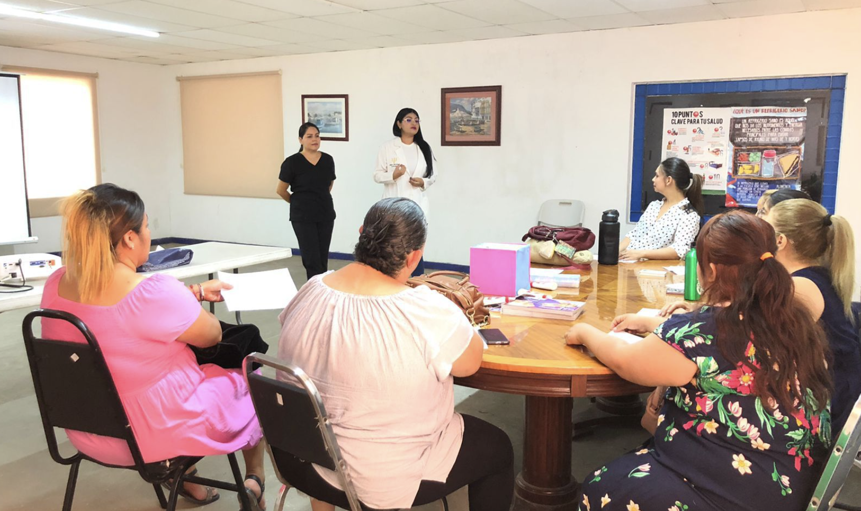 Grupo de apoyo psicológico entre mujeres presenta buena respuesta en Salud Municipal