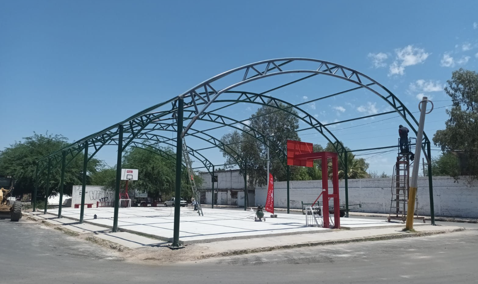 Avanza construcción de canchas y techumbres en colonias y ejidos de Torreón