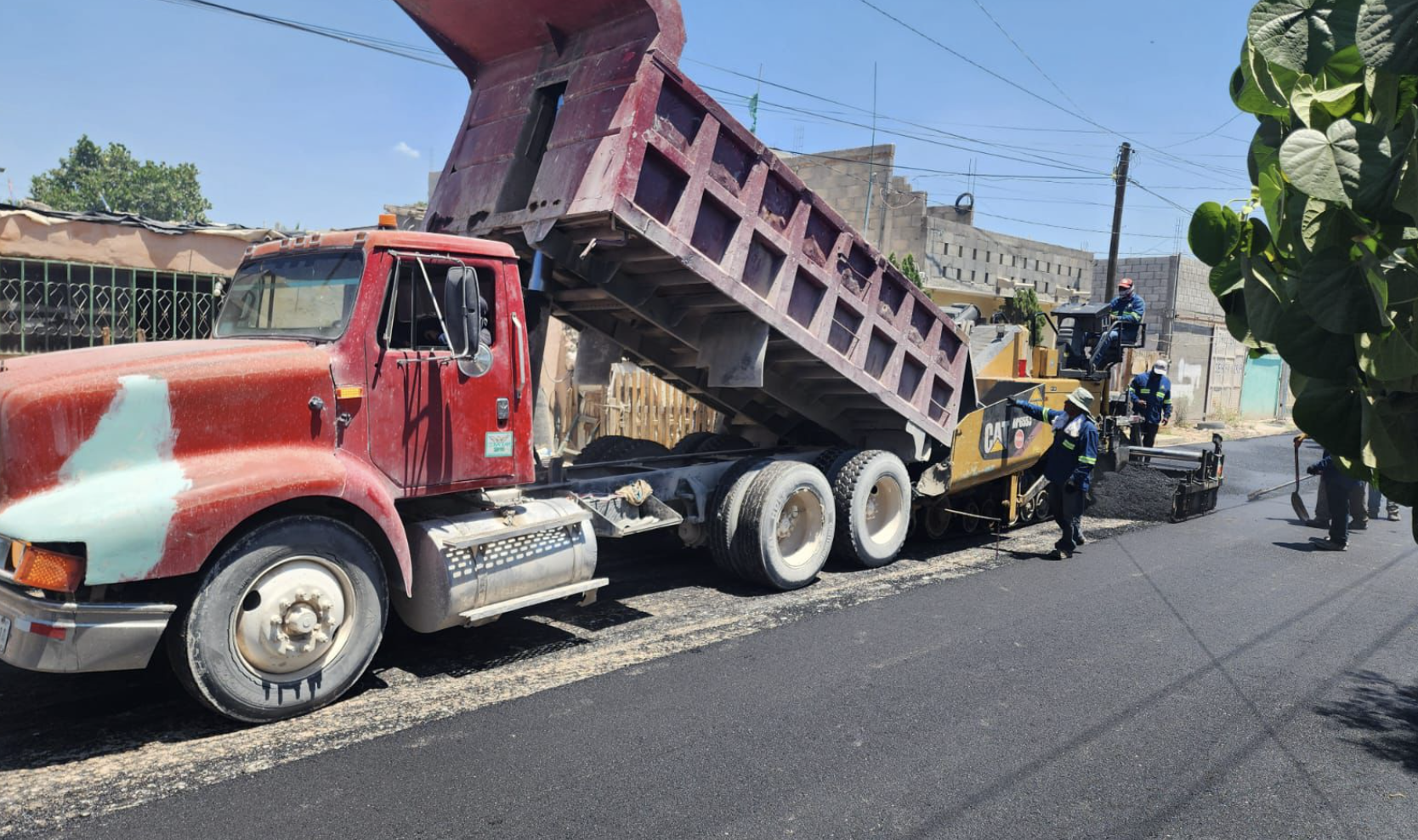 Avanza construcción y rehabilitación de carpeta asfáltica en calles de Zaragoza Sur