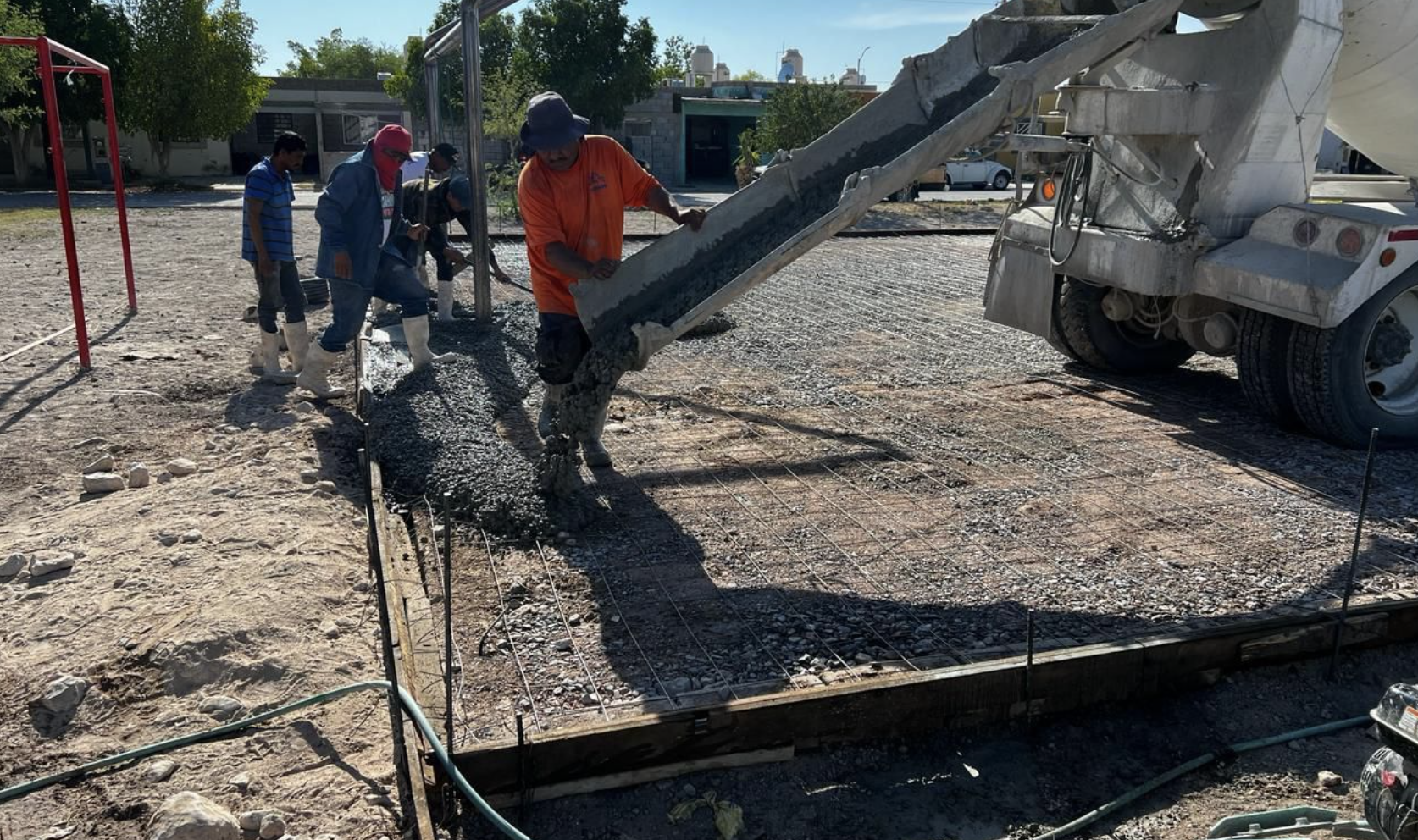 Construyen parques públicos en el sector de Loma Real