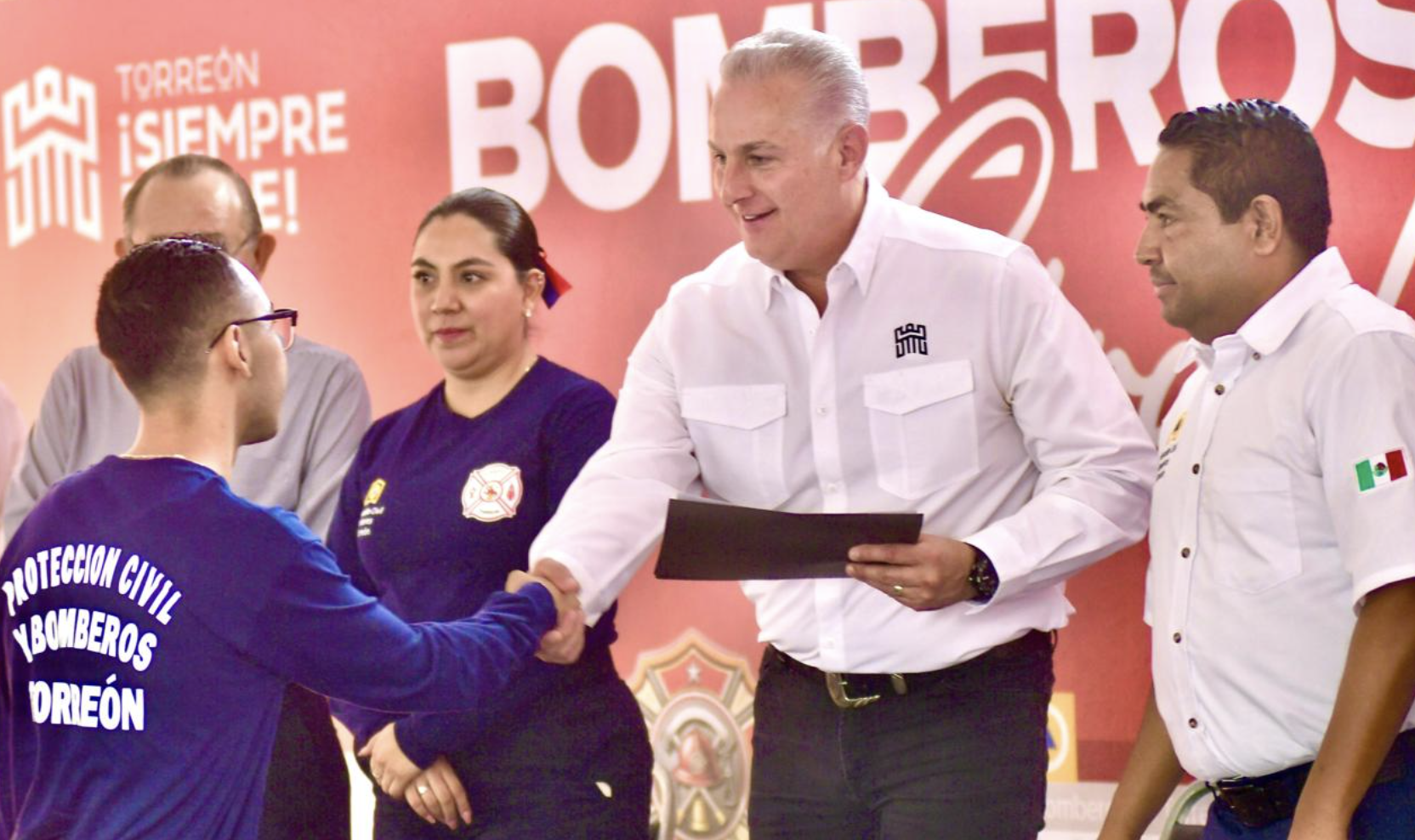 Reconoce Román Cepeda a 32 voluntarios graduados de las Academias de Protección Civil y Bomberos de Torreón