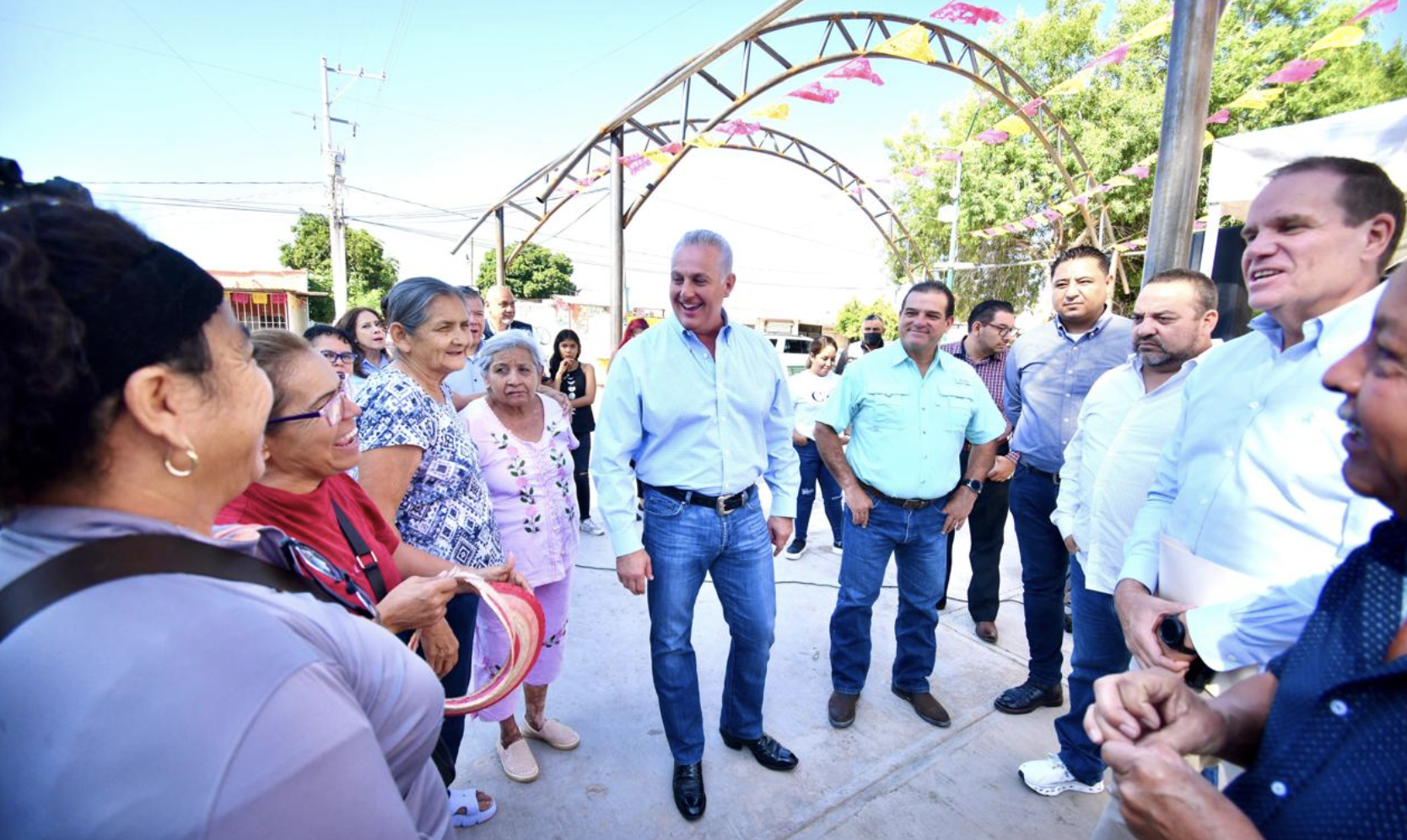 Supervisa Román Cepeda obras en el ejido La Paz