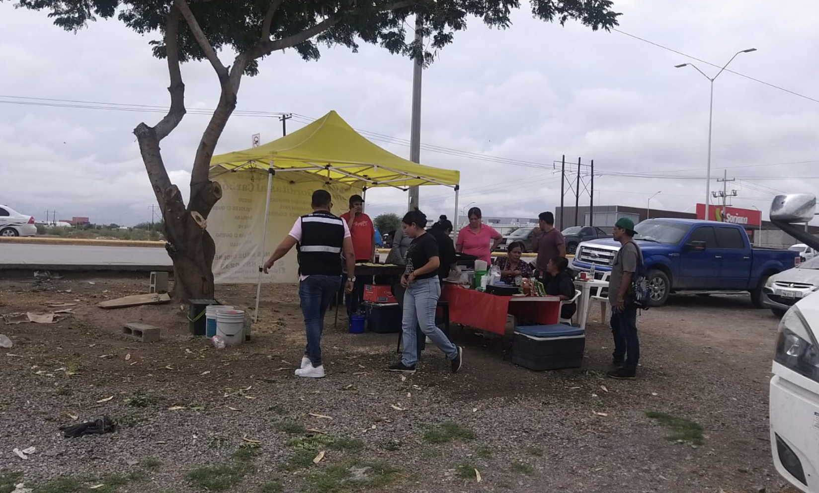 Personal municipal realiza inspección a vendedores ambulantes y en mercados