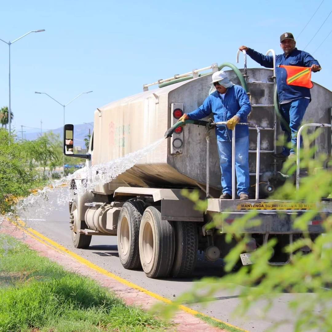 Ahorran un millón de litros de agua, regando las áreas verdes con agua tratada