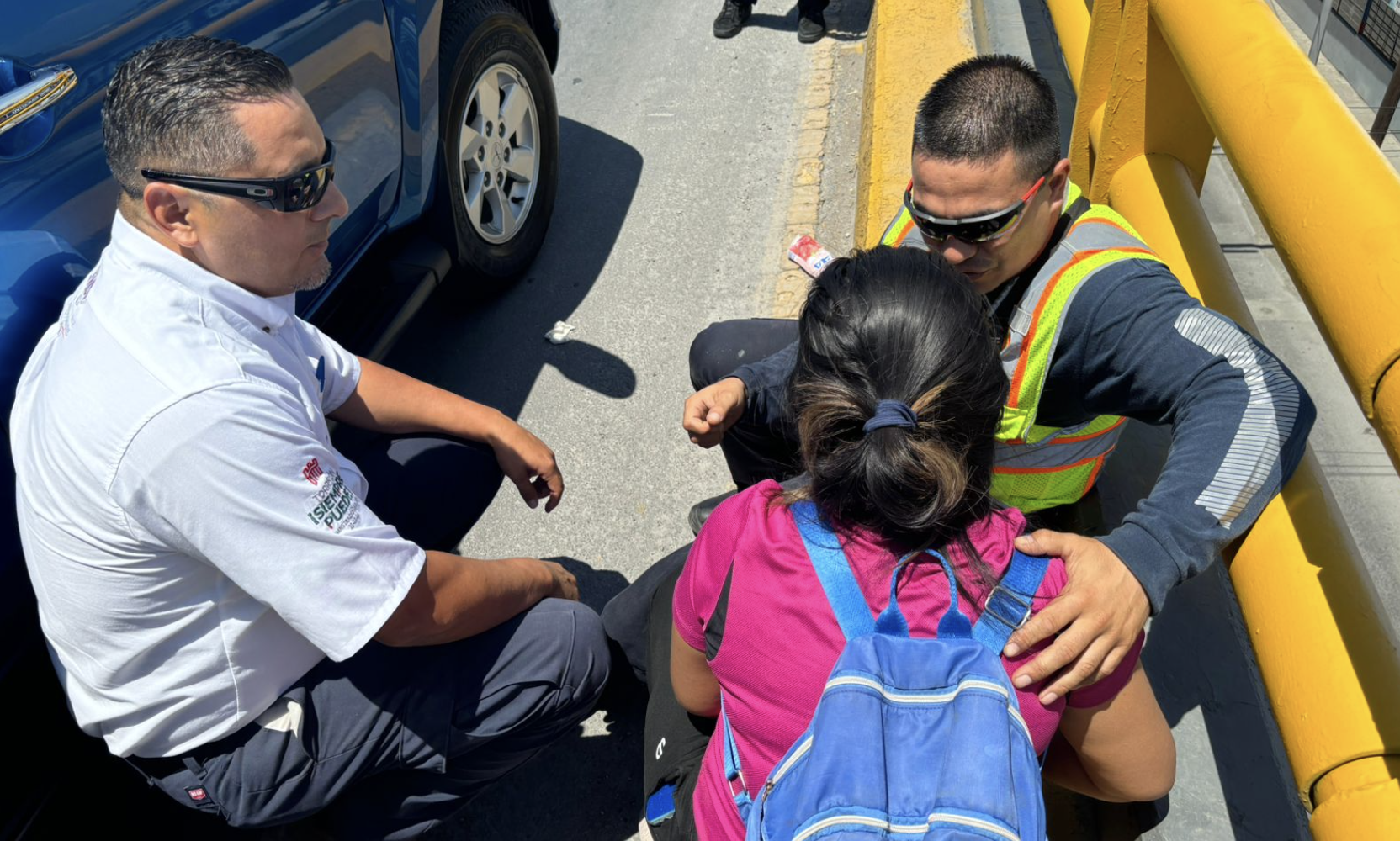 Rescata Protección Civil a joven mujer que intentaba lanzarse de puente