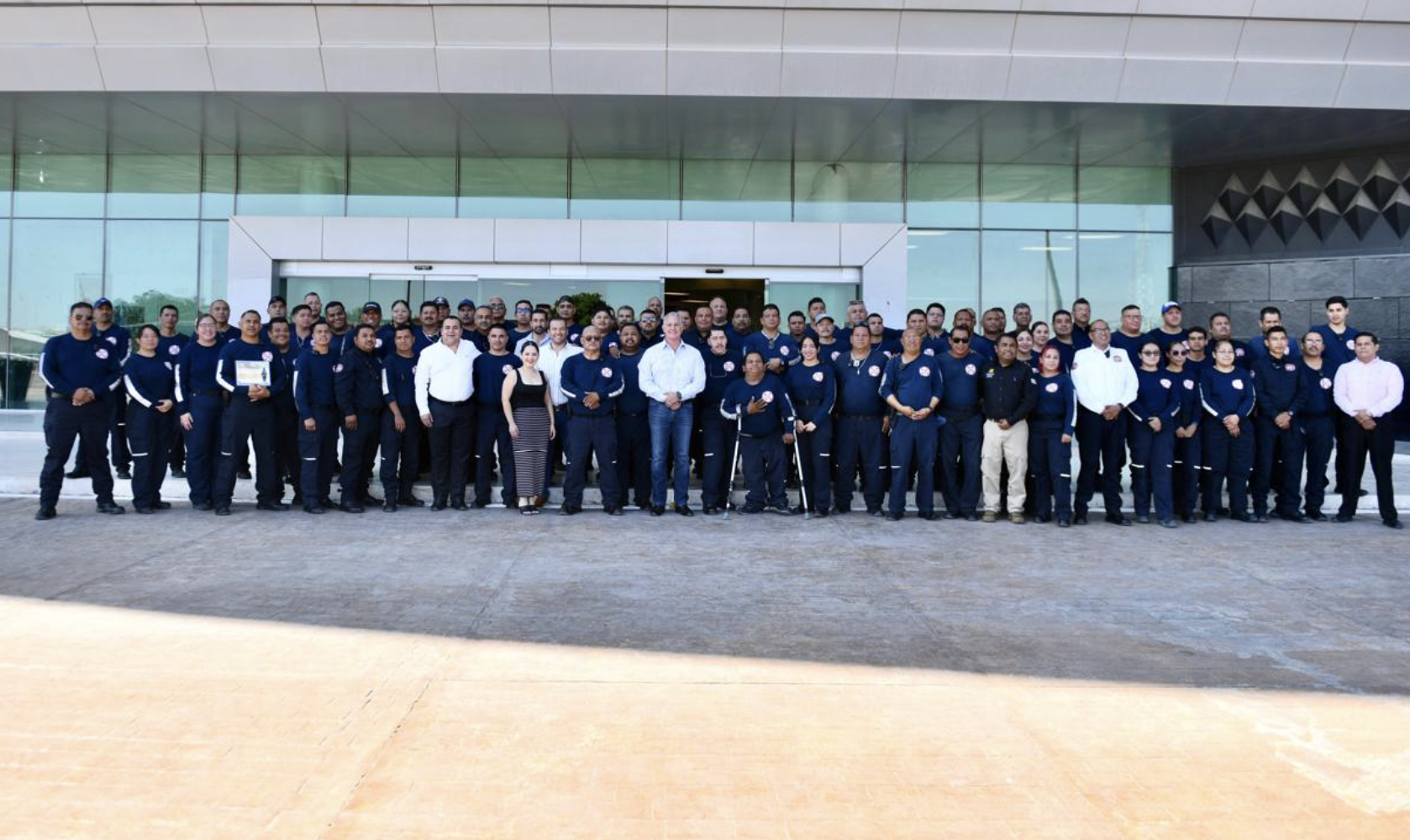 Entrega Román Cepeda reconocimientos a bomberos de Torreón, por su heroísmo y perseverancia