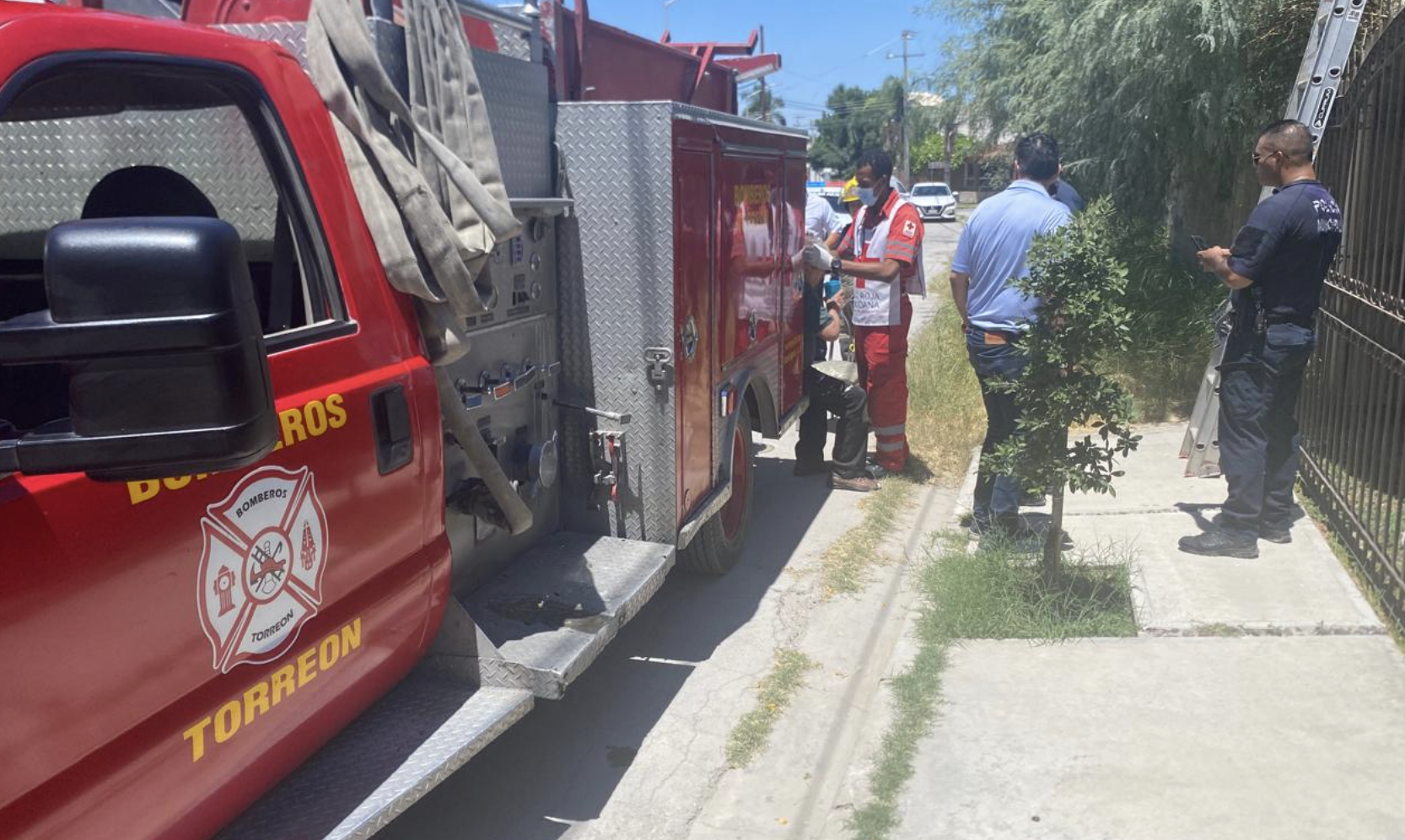 Septuagenario cae mientras impermeabilizaba azotea en Torreón