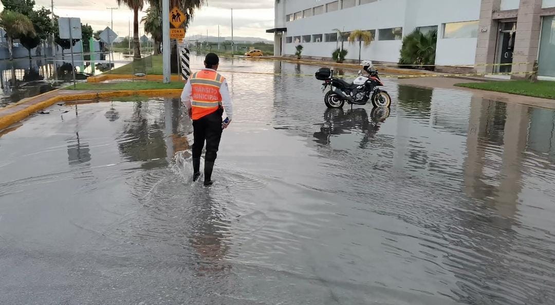 Por precaución, 4 cruces viales permanecen cerrados en Torreón