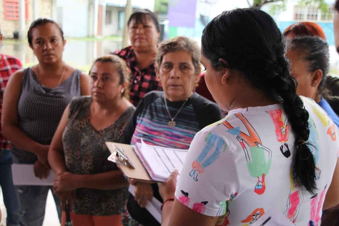 Brindan apoyos sociales y alimenticios a vecinos afectados de la colonia Santiago Ramírez