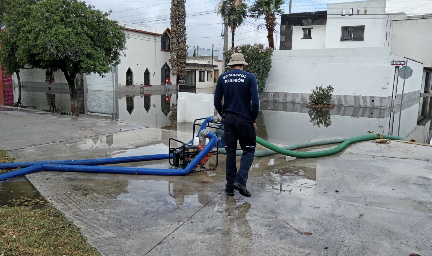 Dependencias municipales atienden afectaciones en la ciudad por lluvia atípica; los trabajos de desagüe serán permanentes