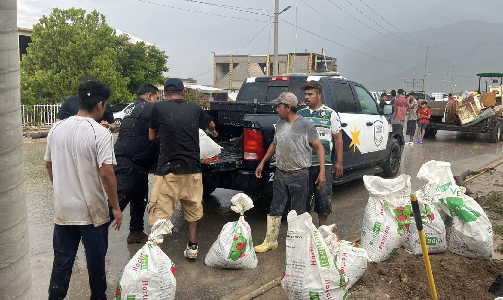 Brinda Policía Civil apoyo ante inundación en Boquillas de las Perlas