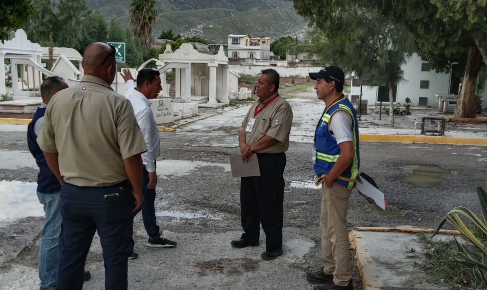 Por riesgo sanitario y de hundimientos, autoridades clausuran Panteón Jardines del Carmen