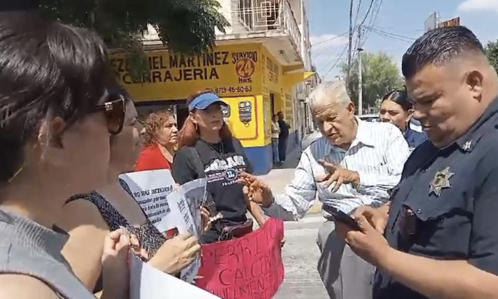 Con bloqueo, vecinos piden solución por robos e incendios en sector Centro