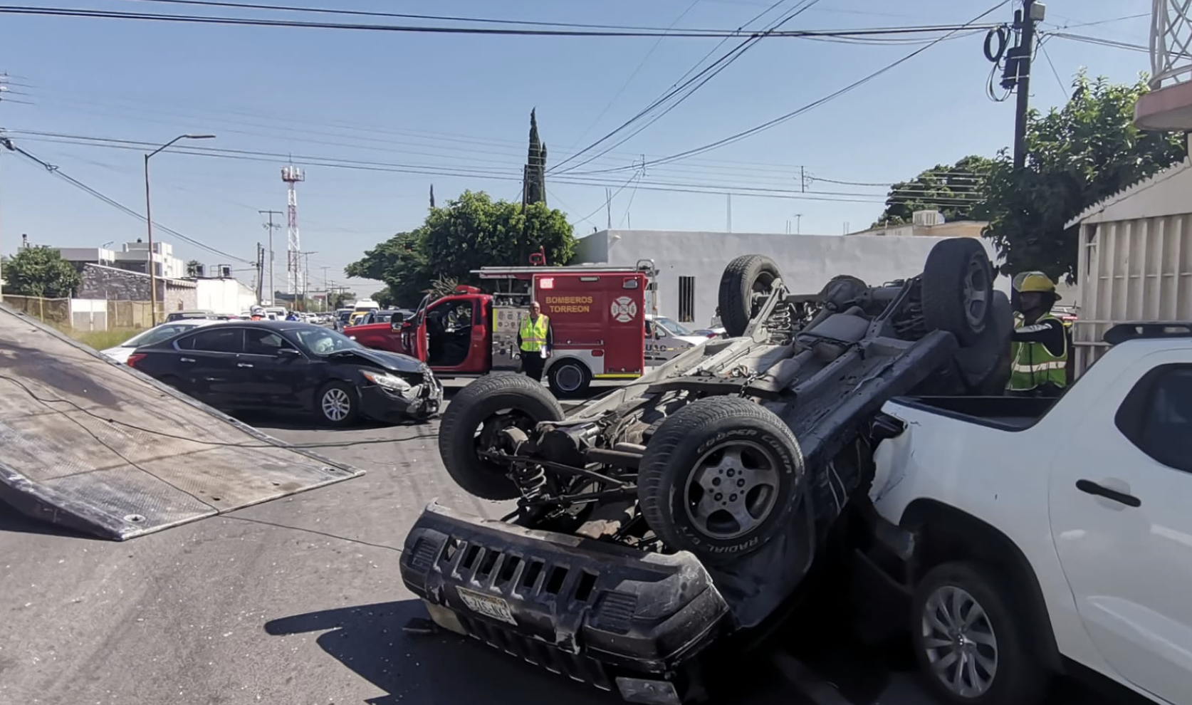 Reportan choque volcadura en Hidalgo y Fernando Salinas