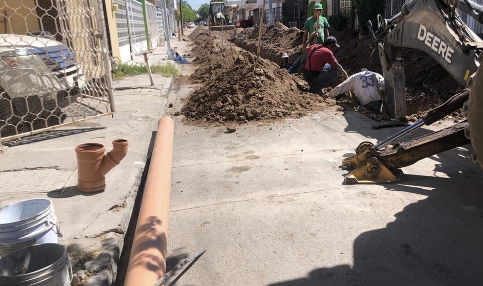 Continúa rehabilitación de drenaje sanitario en colonias de Torreón