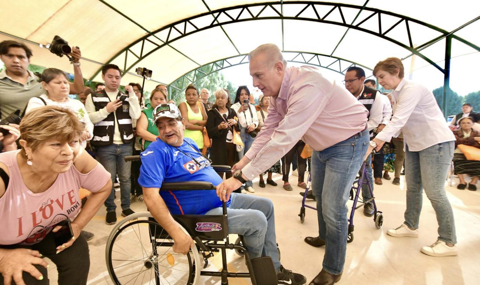 Román Cepeda entrega cancha multiusos y techumbre en el ejido Santa Fe