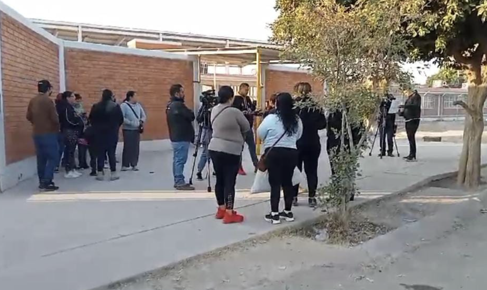 Por presunto maltrato a estudiantes, exigen padres destitución de maestra y directora de primaria