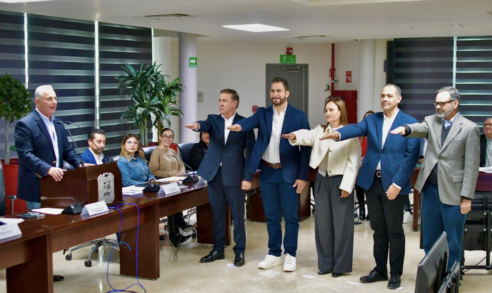 Román Cepeda toma protesta a directores de la Administración Pública