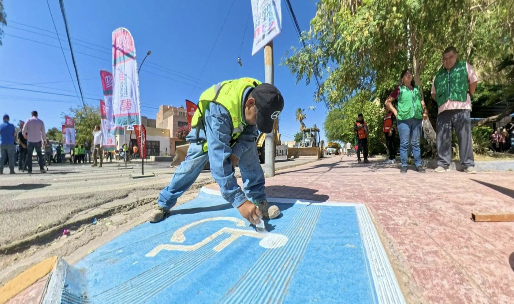 Ayuntamiento refuerza labores de mantenimiento vial en seis colonias de Torreón