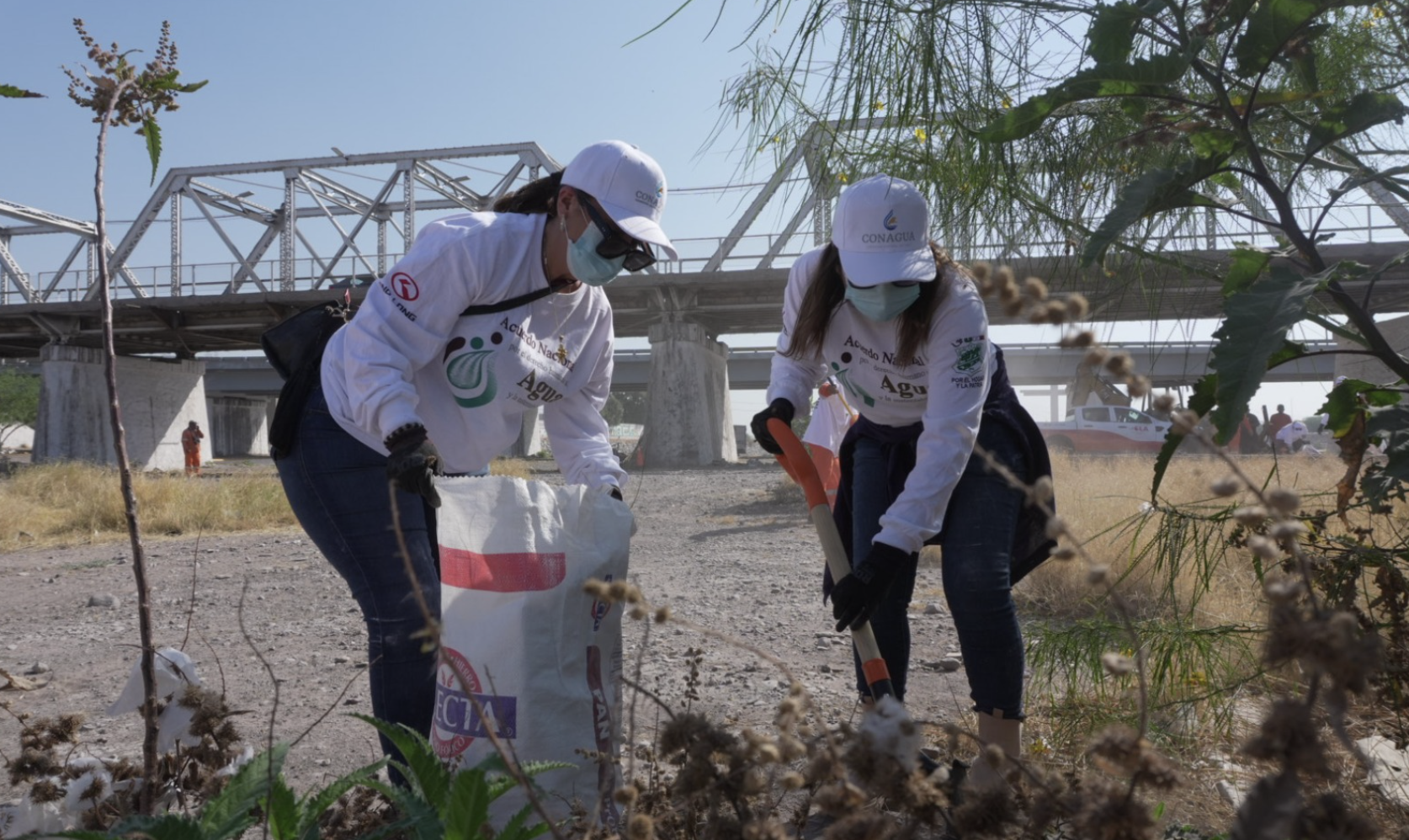 Dependencias municipales participan en jornada de limpieza “Unidos por el Río Nazas”
