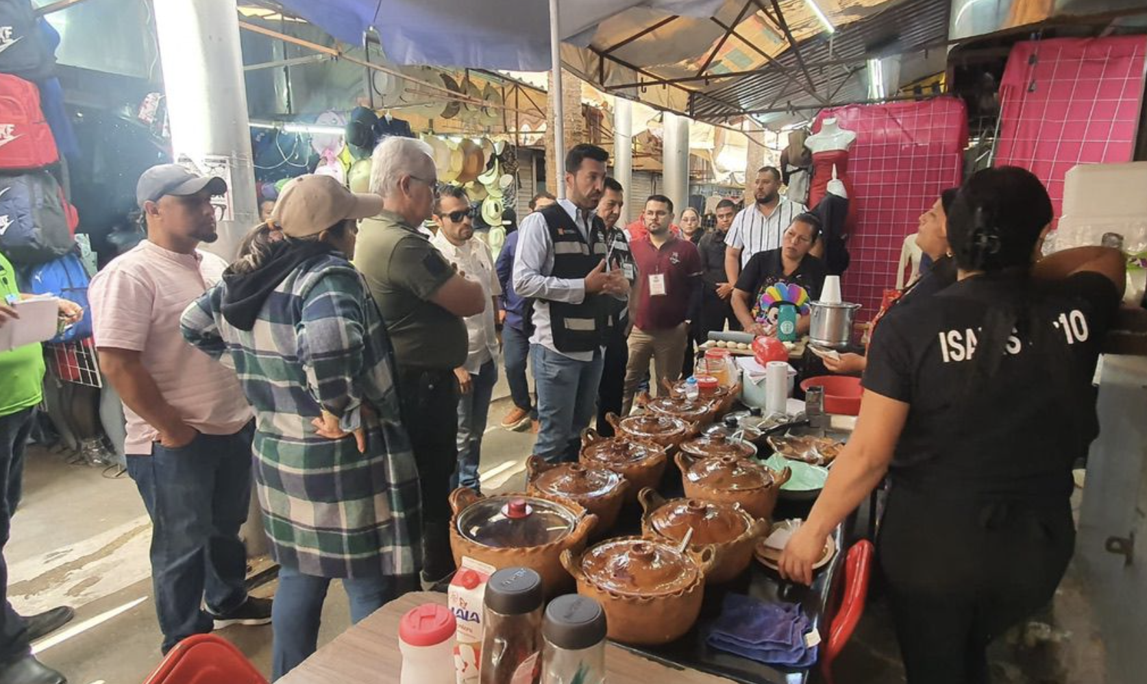 Invitan a comerciantes a sumarse al programa de «Mi Banqueta Limpia»