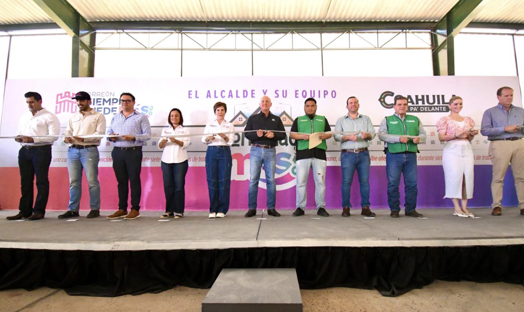Entrega Román Cepeda techumbre en la colonia Alamedas