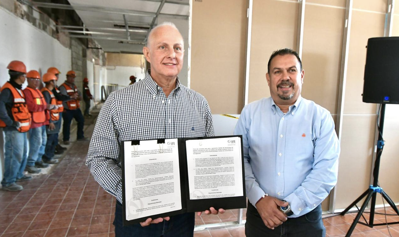 Recibe Román Cepeda las concesiones de TV Torreón Canal 28 y Radio Torreón