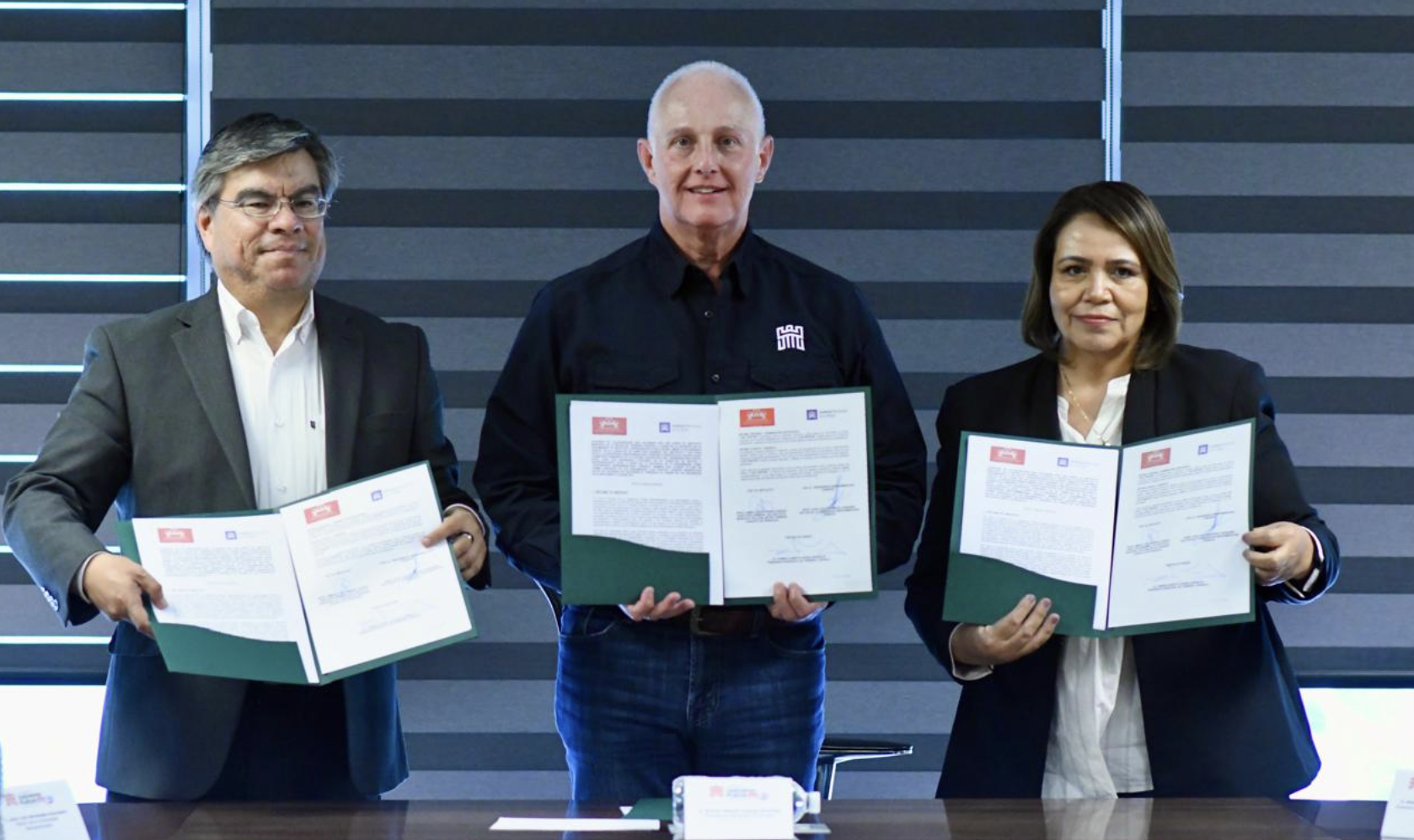 Román Cepeda firma convenio de colaboración con la Ibero Torreón, en favor de las mujeres