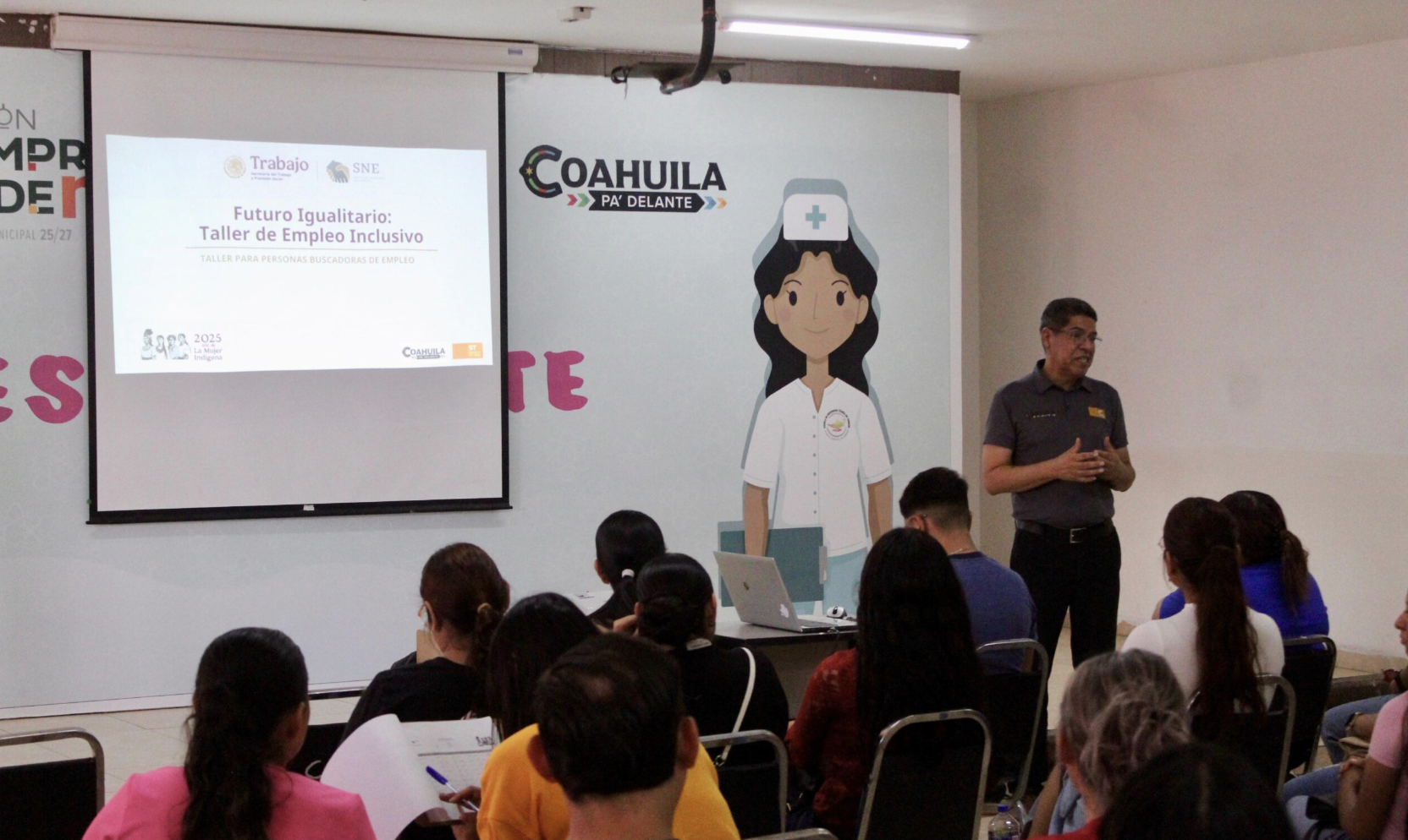 Llevan taller para buscadores de empleo