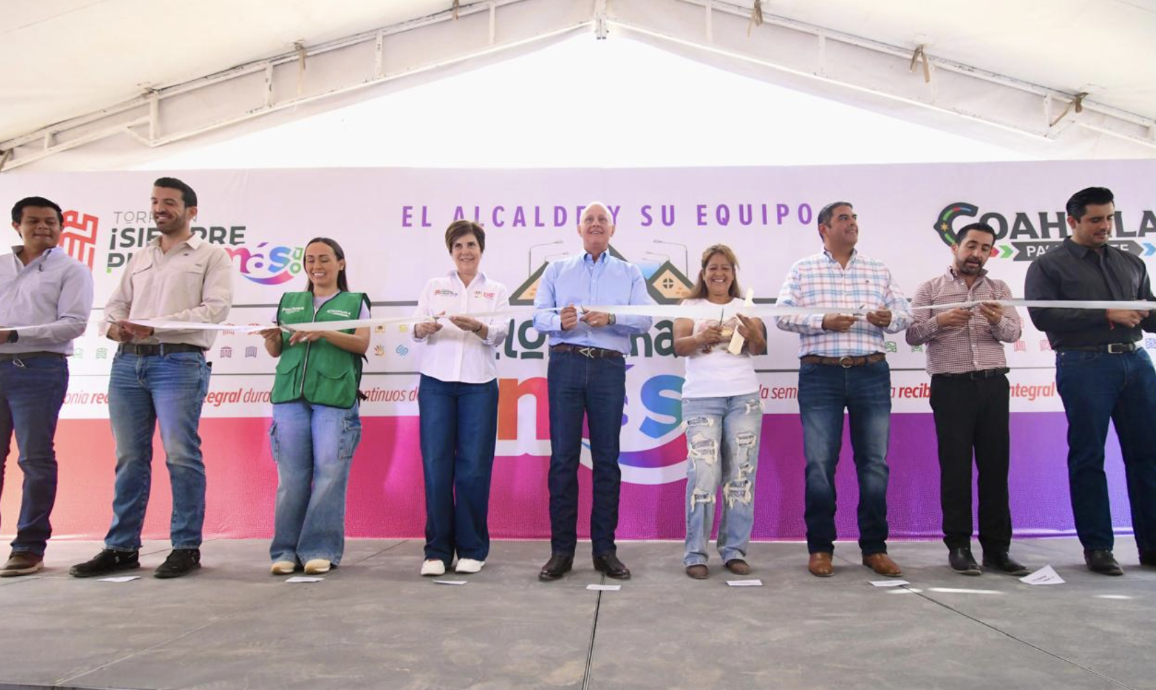 Entrega Román Cepeda plaza rehabilitada en la colonia Nueva Laguna Norte, durante brigada municipal