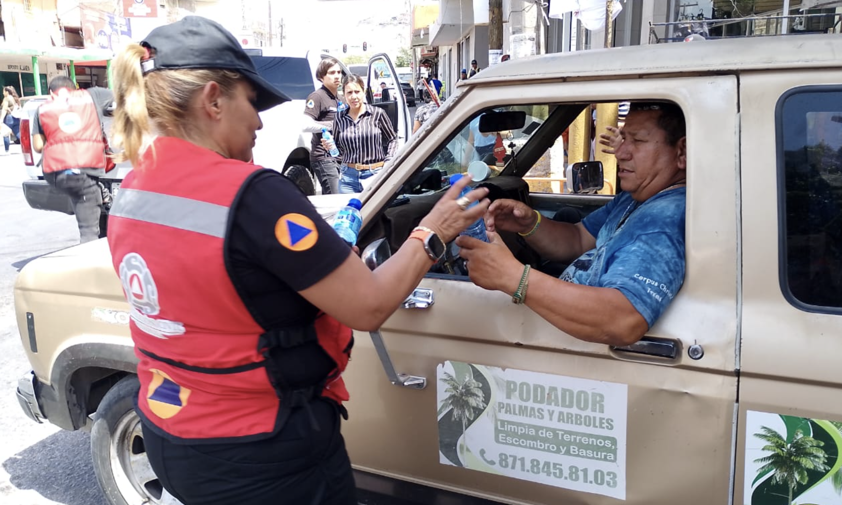 Protección Civil Estatal realiza operativo de hidratación en Torreón