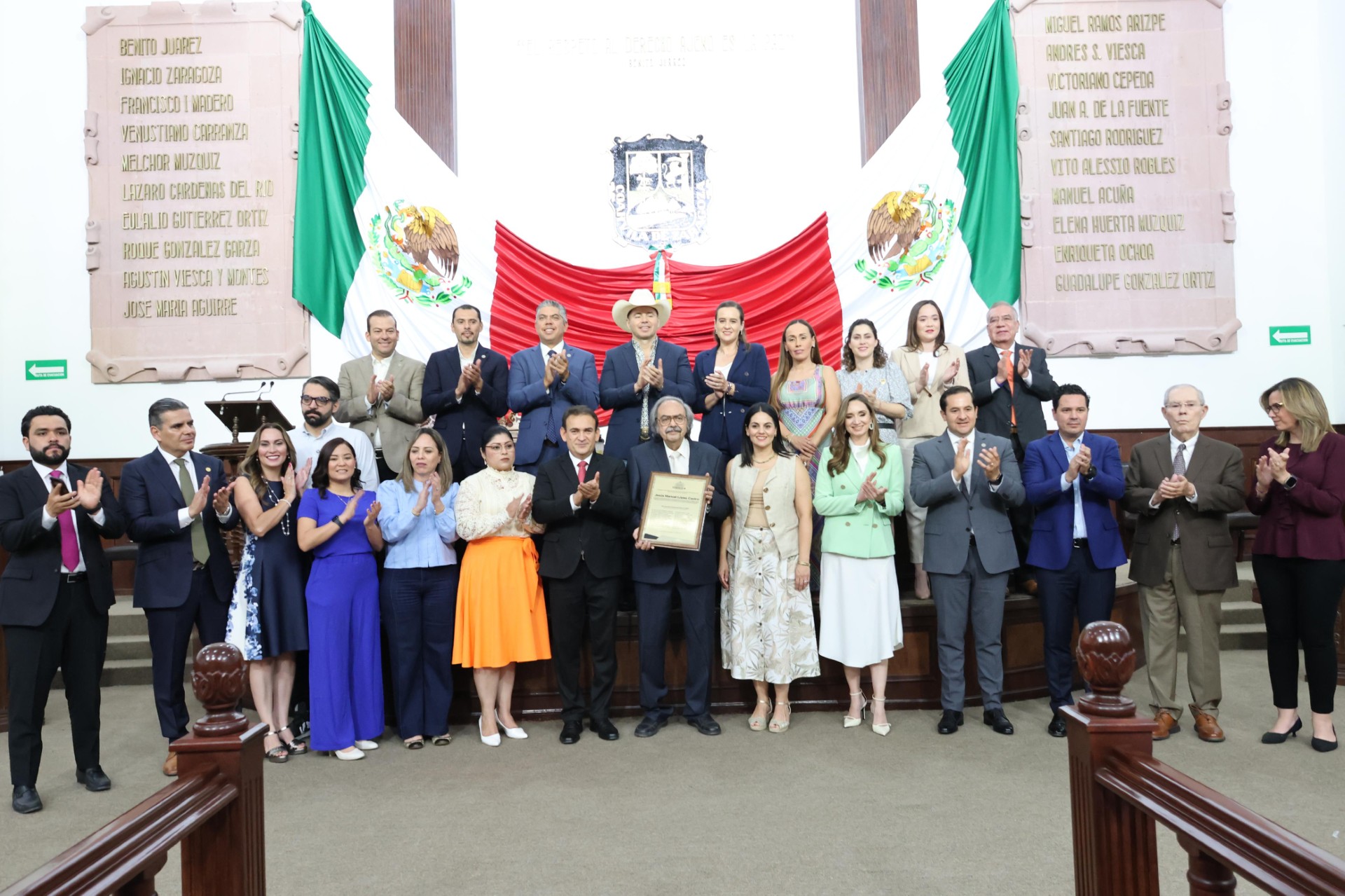 Reconoce Congreso de Coahuila  trayectoria de Jesús López Castro al frente de la XHKS