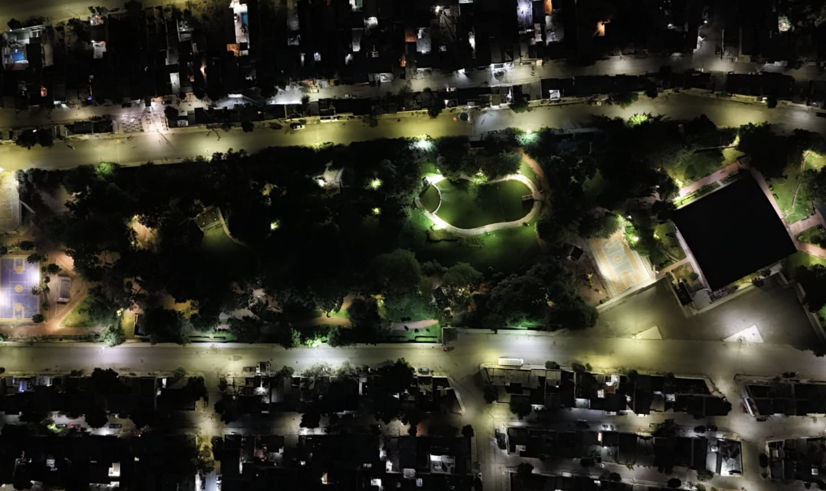 Avanza modernización de alumbrado en el Parque Fundadores y Puente Plateado