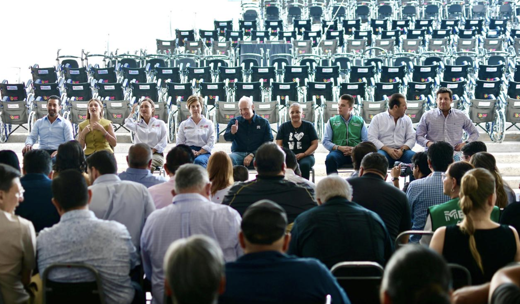 Entregan aparatos de movilidad del programa “De Ruedas Corazón”