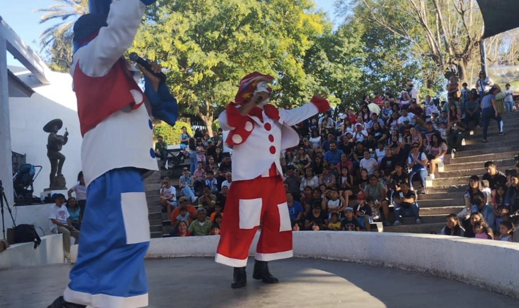 “Domingo de Fiesta” llega al Parque Fundadores con Chicharito, El Apa, El Pitirijas y Zona Mágica
