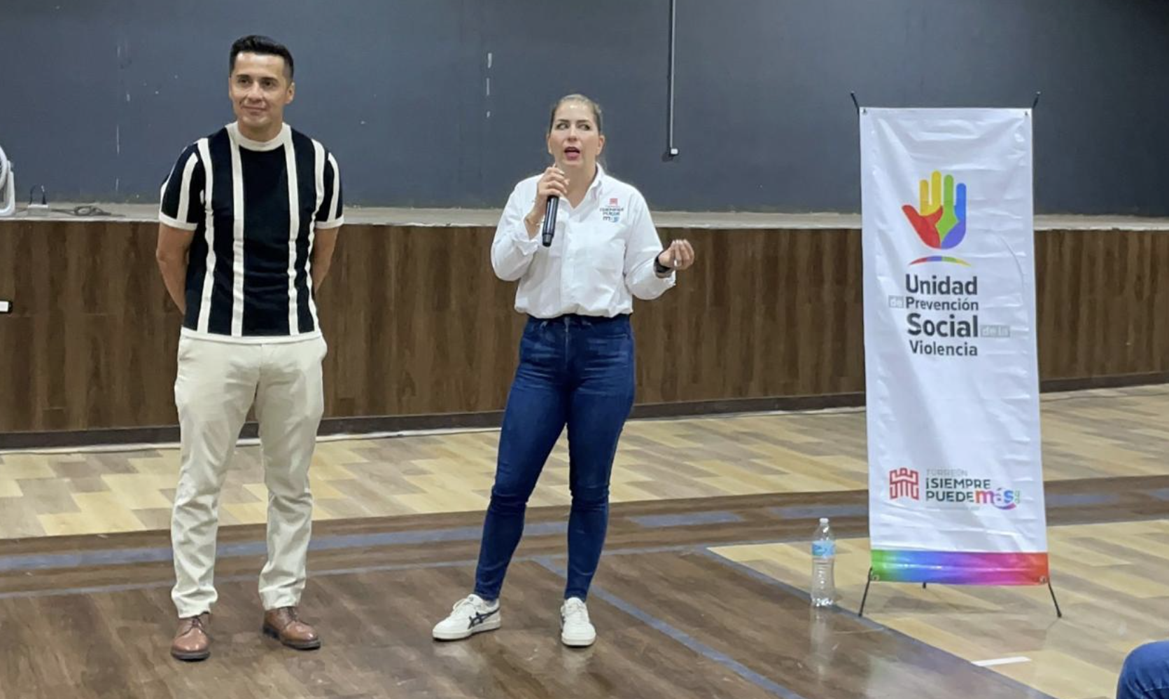 Asisten 500 personas a conferencia “Familias que previenen, no que rescatan”