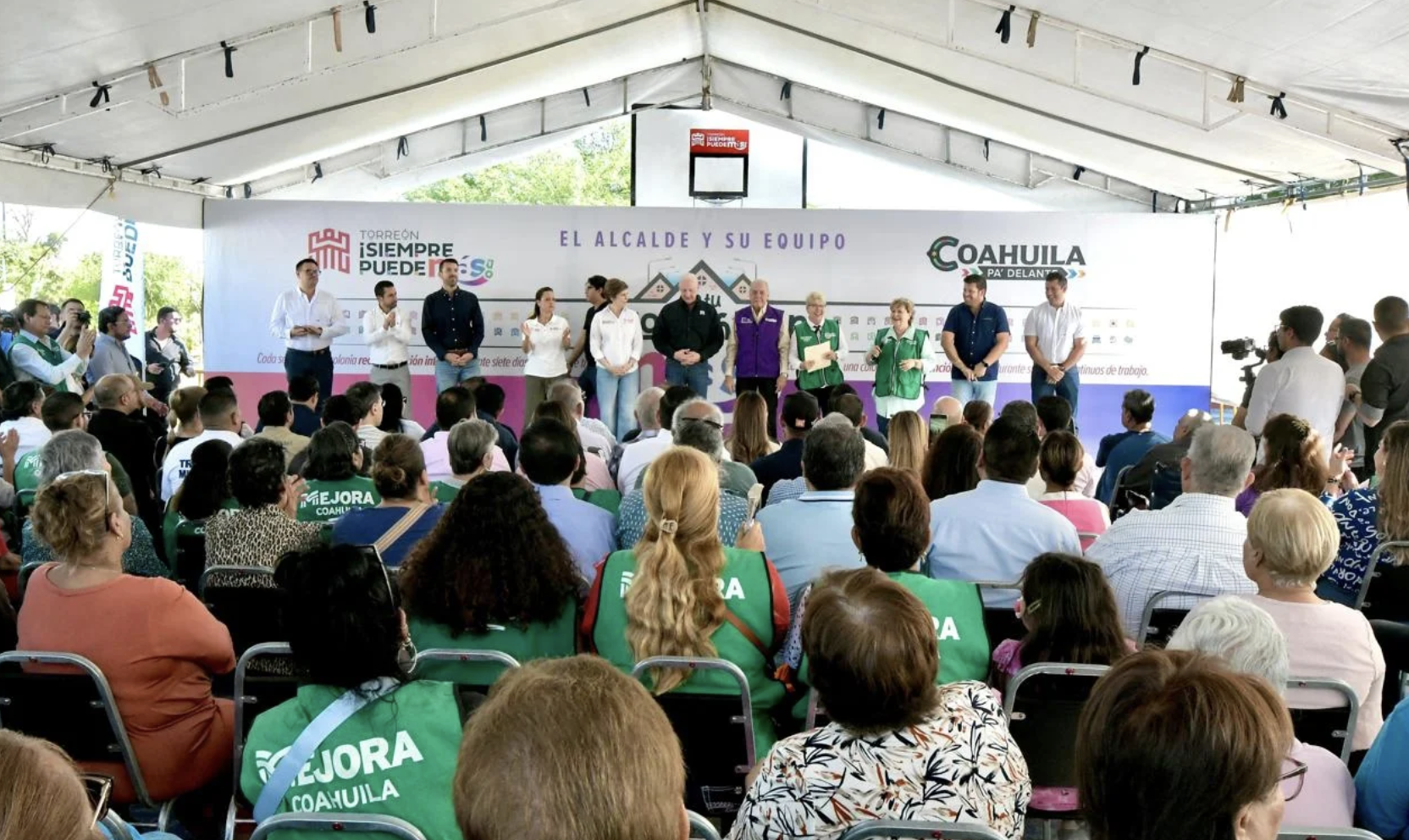 Entrega Román Cepeda rehabilitación de la Plaza Madero